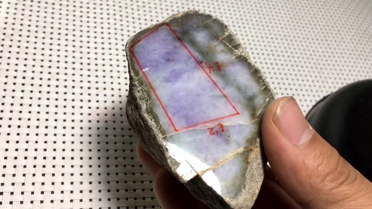 红翡绿翠紫为贵!什么样的料才能切出尊贵的紫罗兰?